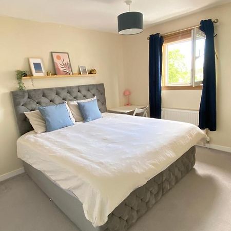 Cozy Bedroom In Shared Accommodation With Free Parking Edimburgo Exterior foto