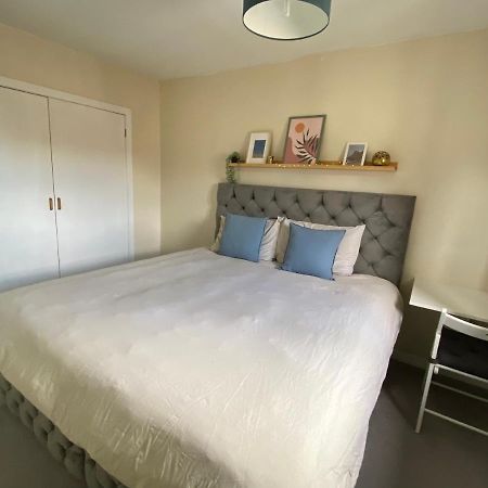 Cozy Bedroom In Shared Accommodation With Free Parking Edimburgo Exterior foto