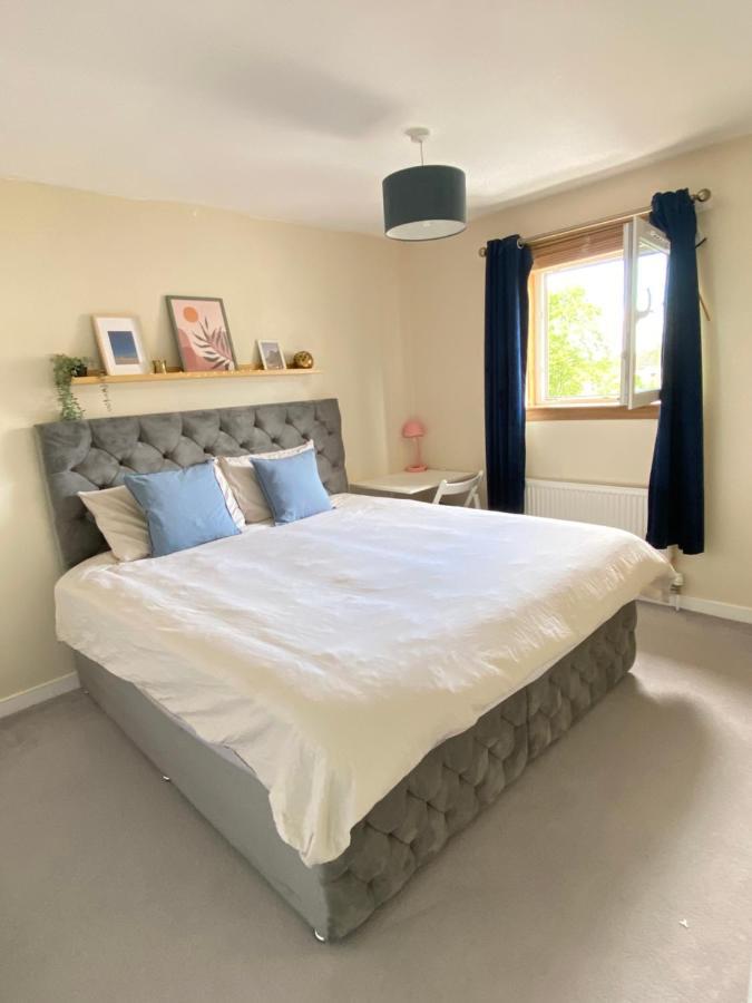 Cozy Bedroom In Shared Accommodation With Free Parking Edimburgo Exterior foto